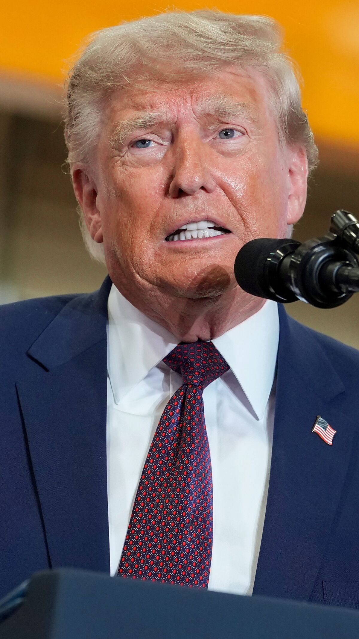  Trump Reports $1.4 Billion in 2025 Crypto Earnings