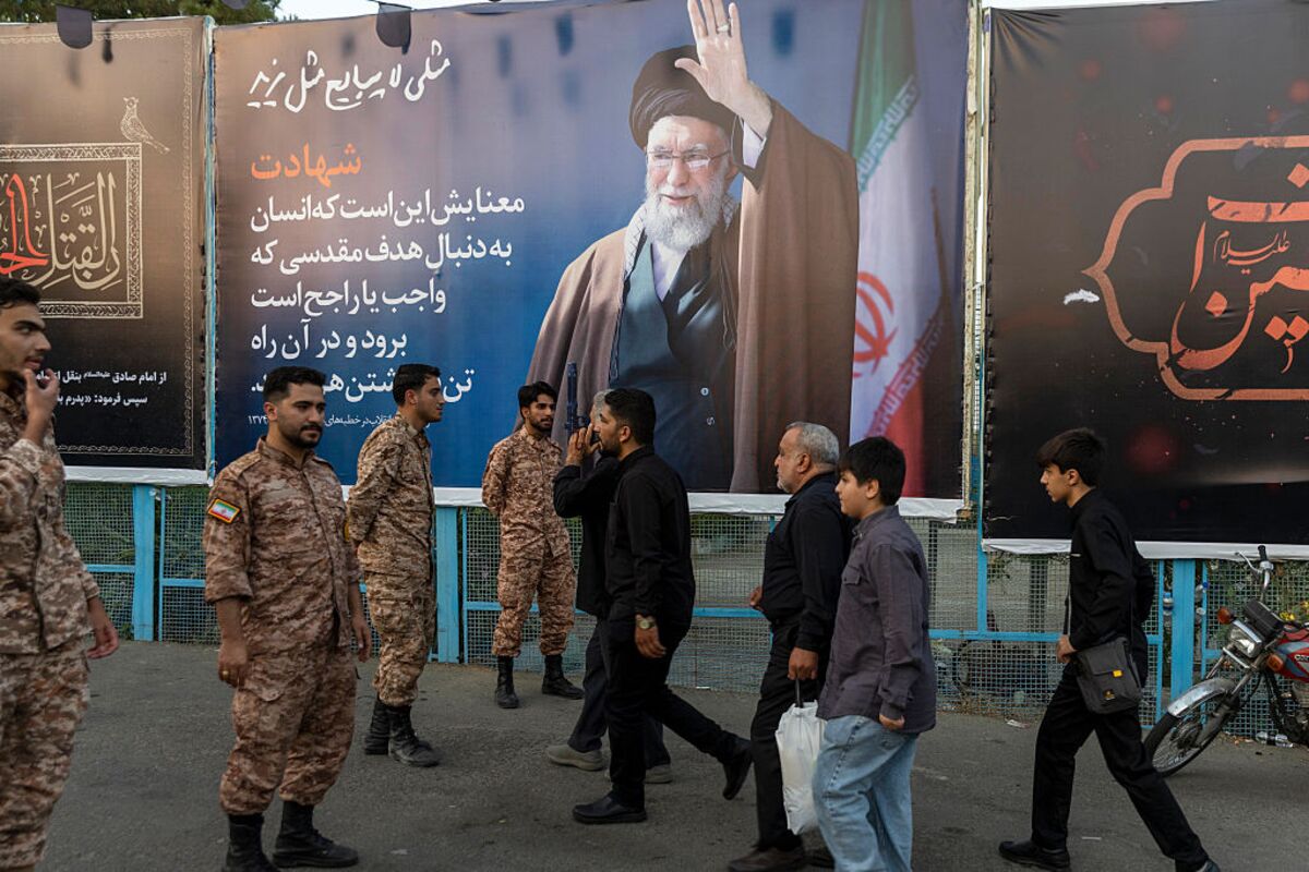 US, Iran Trade Wave of Attacks as Tehran Says Hormuz Closed