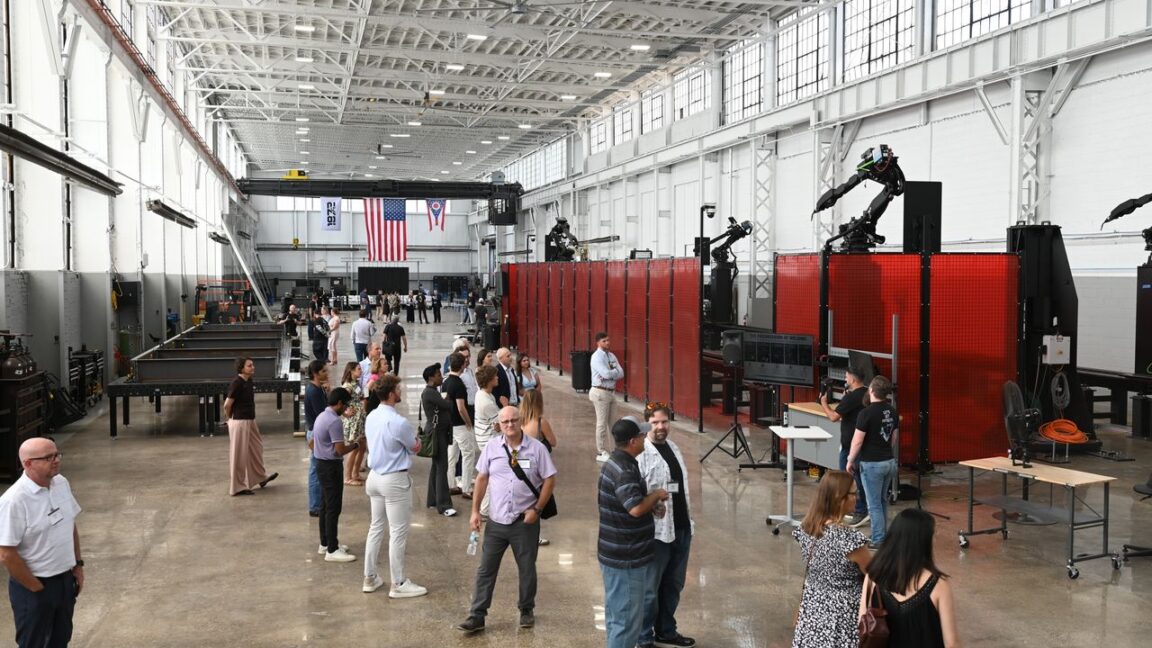 Бывшие инженеры SpaceX создают роботизированный завод по производству стальных деталей