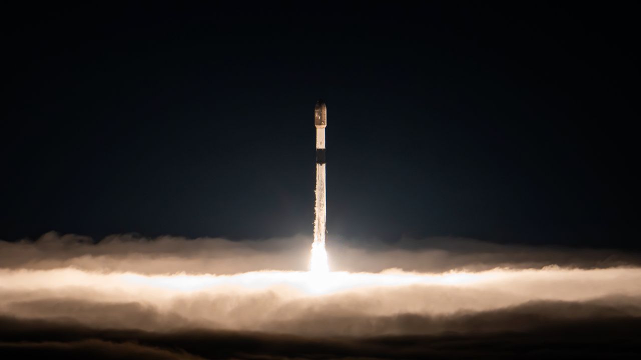 SpaceX достигла сотни: 27 спутников Starlink отправлены в космос!