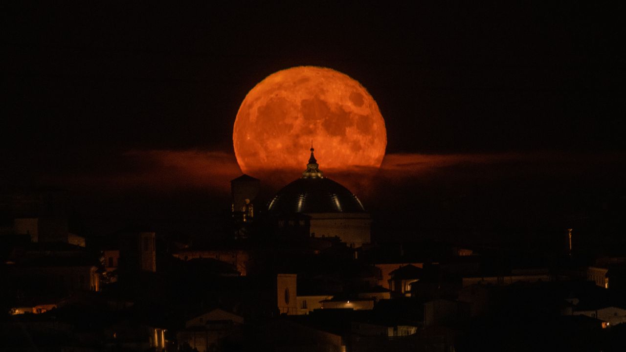  August full moon 2026: When, where and how to see the Sturgeon Moon 